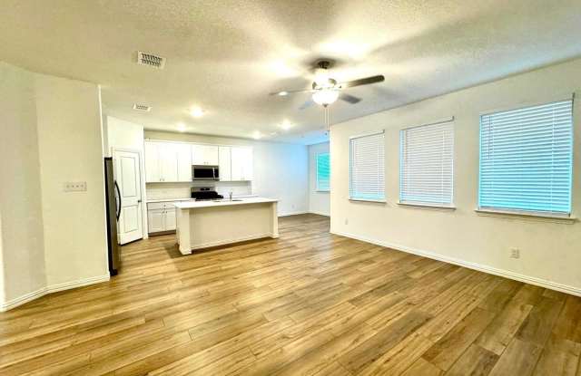 1012 Longleaf Lane Gallery 3