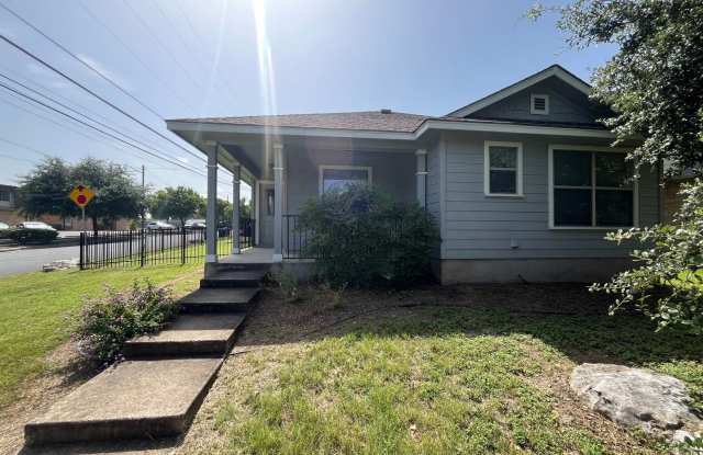 4 Bed House - North of UT Campus photos photos