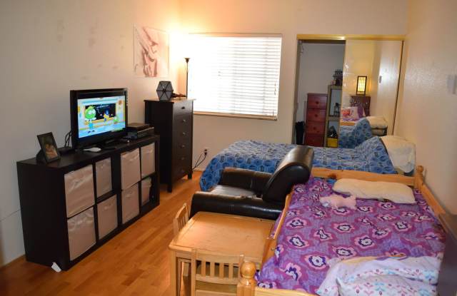Oxnard Condominium 1 Bedroom 1 Bathroom private garage Gallery 3