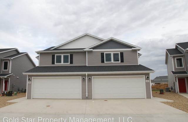 2612 Douglas Pl - 2612 Douglas Pl SE, Mandan, ND 58554