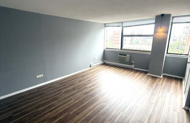 3110 N Sheridan Rd Gallery 1