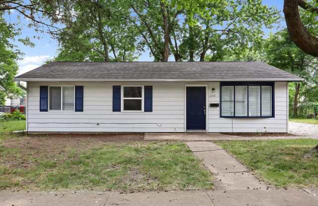 2201 Country Squire Dr - 2201 Country Squire Drive, Urbana, IL 61802