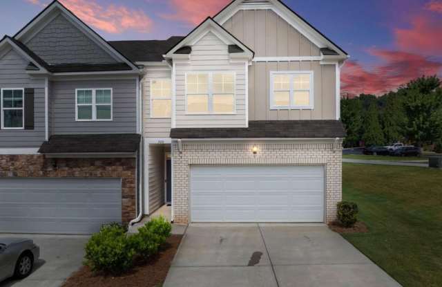 300 Stoneybrook Court Gallery 2