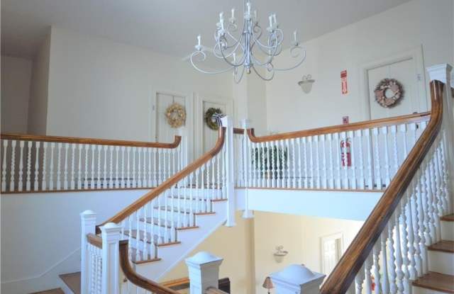 398 Wolcott Avenue Gallery 4