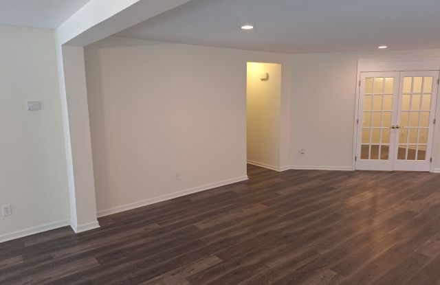 Wonderfully Remodeled Three Bedroom Home in Northeast Columbia! Gallery 4