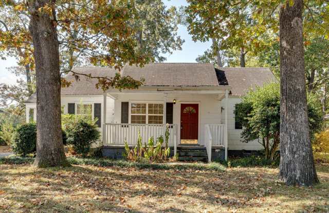 Three Bedroom One Bathroom For Rent - 4910 Golfview Drive, Chattanooga, TN 37411