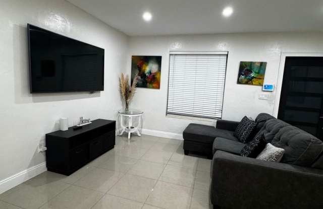 Remolded 2 Bedroom 1Bath Miami Gallery 4