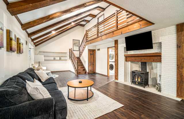 715 Northeast 55th Street - Main House Gallery 1