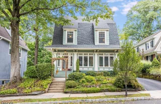 115 Sherman Pl Gallery 1