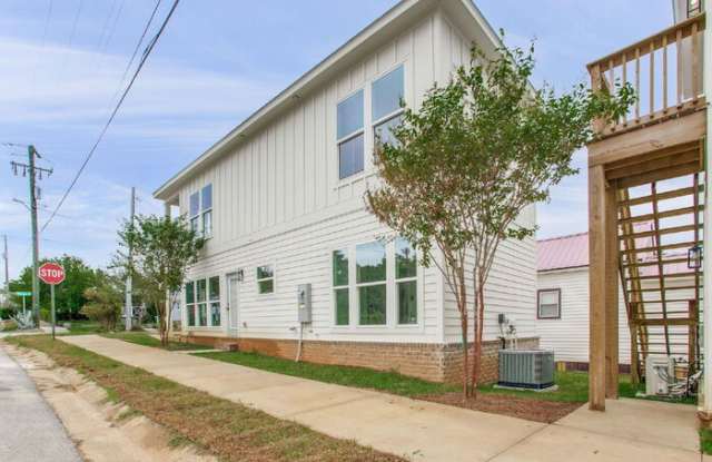 923 West Belmont Street Gallery 2