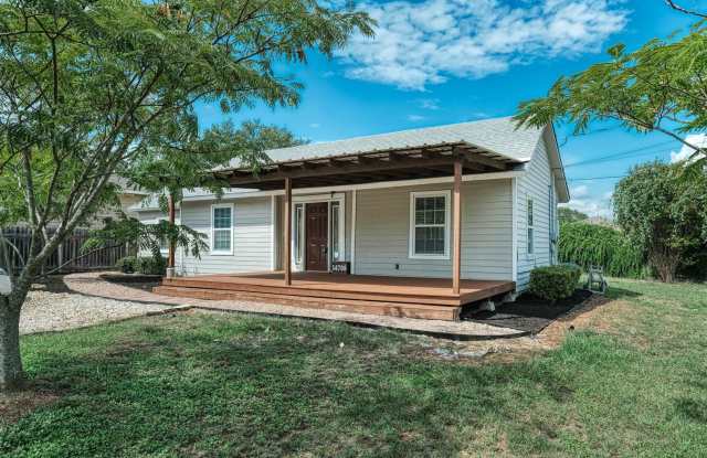 Nice 3/2 one story with inviting covered front porch! photos photos
