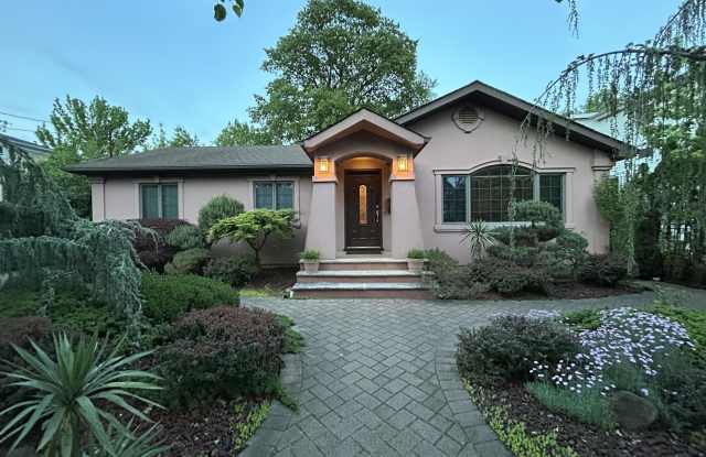 337 Eltingville Boulevard - 337 Eltingville Boulevard, Staten Island, NY 10312