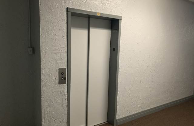246 S Kenmore Ave Gallery 4
