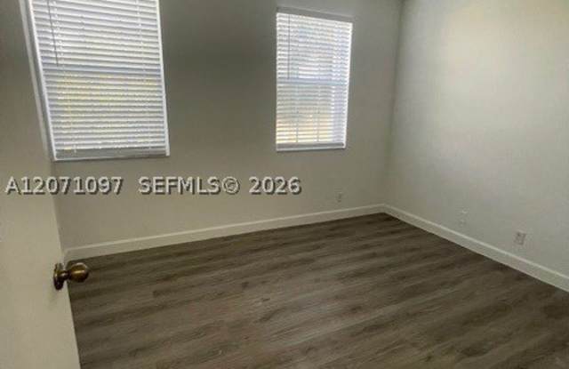 7872 Sanibel Dr Gallery 3