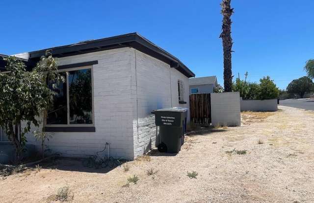 1702 N Tyndall Avenue Gallery 3