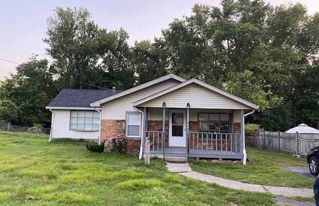 Ranch home with 4 bedrooms and 2 bathrooms in Fairdale photos photos