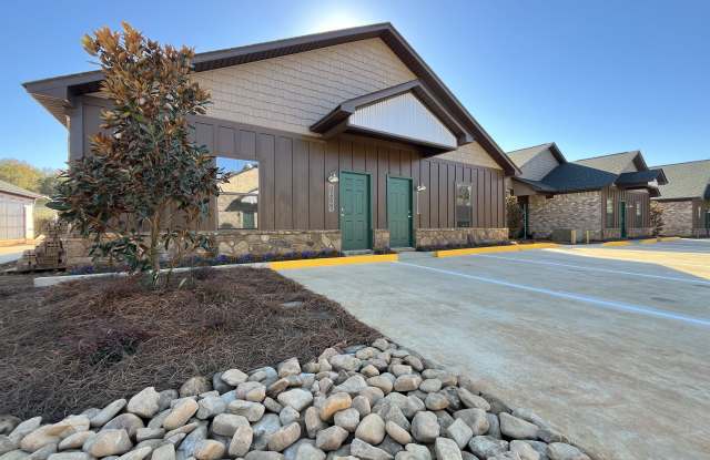 1034 South Veterans Memorial Boulevard - 1034 South Veterans Memorial Boulevard, Tupelo, MS 38804