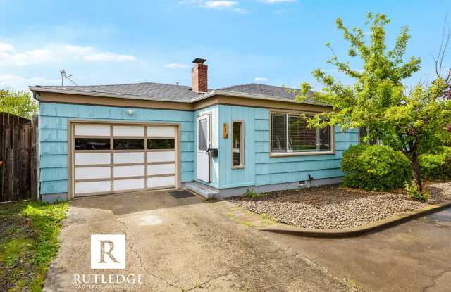 3 Bedroom / 2 Bath - Ranch Style Home West Medford / Huge Back Yard! photos photos
