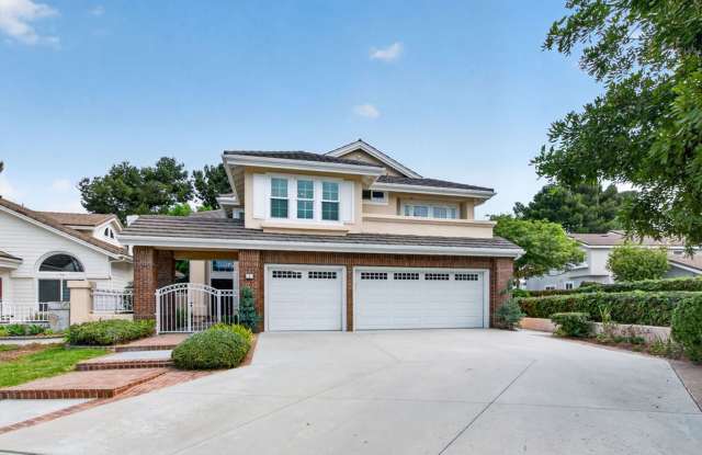 Exquisite 5-Bedroom Woodbridge Executive Estate | Modern Luxury & Resort-Style Lake Living photos photos