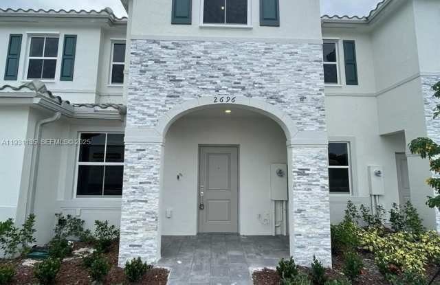 2696 SE 18th St photos photos