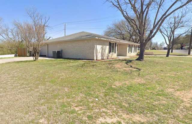 605 South Ridgeway Drive Gallery 3