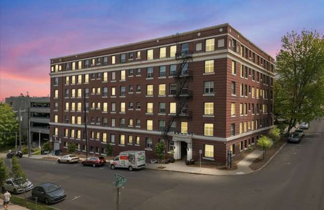 627 S Bernard StApt 11 photos photos