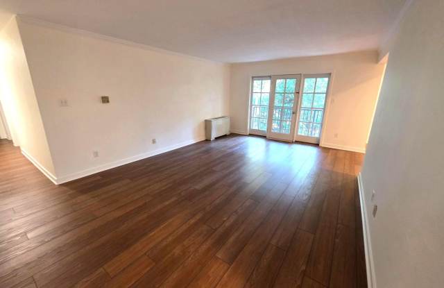 3334 SPRING Lane Gallery 2