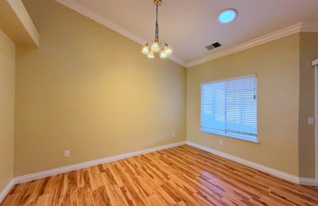 1013 Deerfield Ct Gallery 4