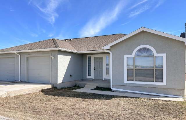 Inviting Duplex with a Touch of Country Charm - 212 County Road 485, Medina County, TX 78009 Inviting Duplex with a Touch of Country Charm - 212 County Road 485, Medina County, TX 78009