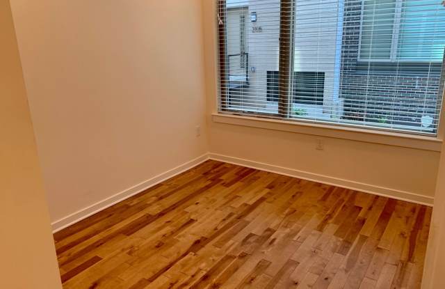 Gorgeous 3-Bedroom Townhome with Parking Spot! Finished Basement and Roof Deck! Gallery 3