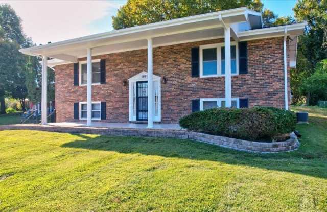 1001 Ridgefield Circle Gallery 2