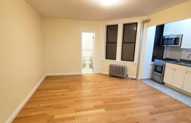 218 West 10th Street Gallery 3