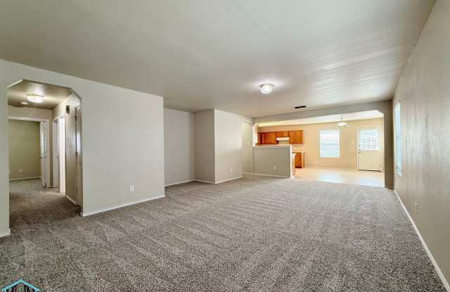 Cozy Single Story 3 bed/2 bath with Office! Gallery 4