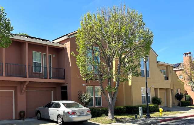 Gorgeous 3 bedroom, 2 and a half bathroom townhome in Hamilton Field for rent! - 42 Arnold Drive, Novato, CA 94949