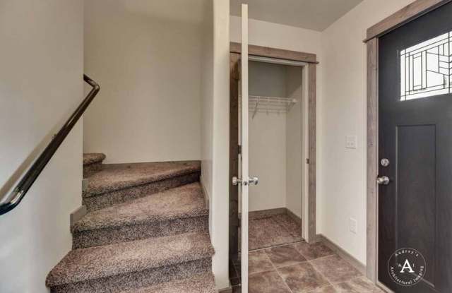 2070 Gold Ave photos photos