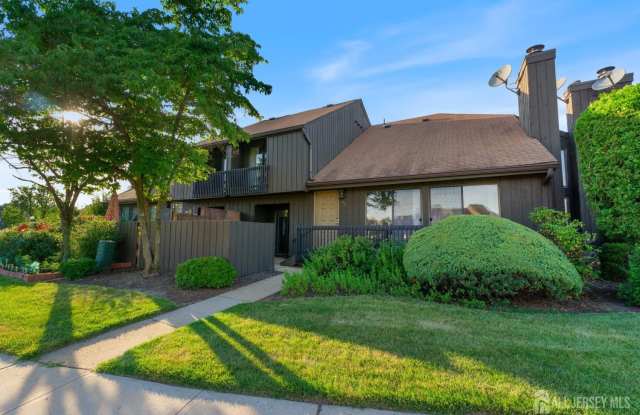 542 Westgate Drive - 542 Westgate Drive, Middlesex County, NJ 08820