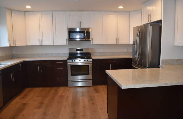 3 Bedroom Home with Solar, A/C & Large Backyard Gallery 3