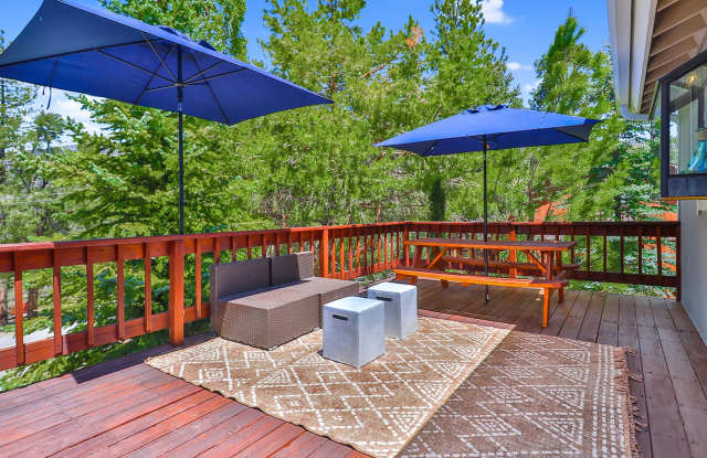 Charming 3 Bed Mountain Retreat | Wood Beams, Fireplace & Deck Gallery 4