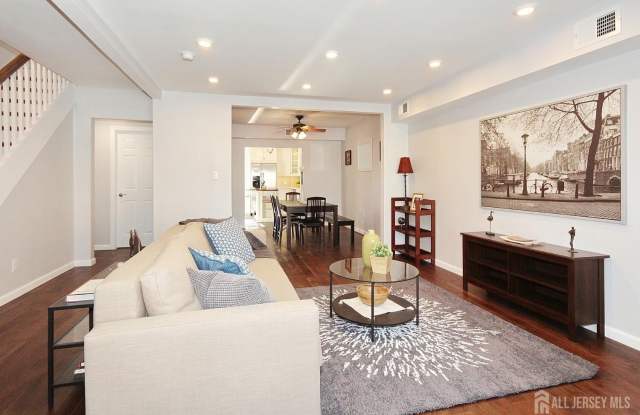 41 2 Avenue Gallery 4