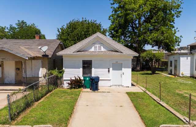 Cute 2 Bed Ready For You! photos photos