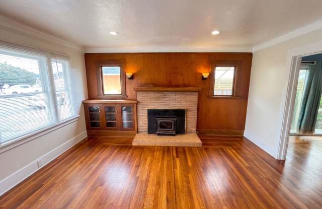 Charming Pet-Friendly Henderson Center 3/1 Home! Gallery 4