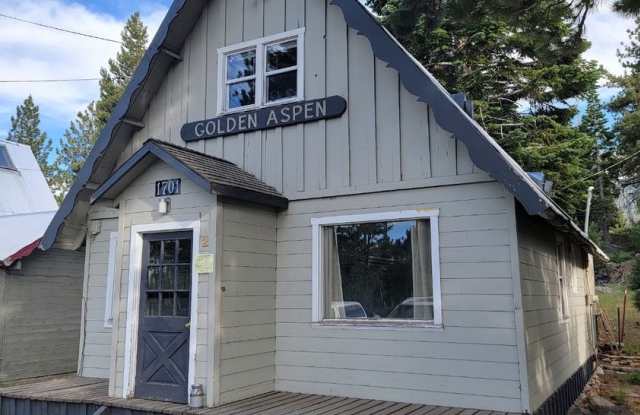 1701 Old Mammoth Rd photos photos