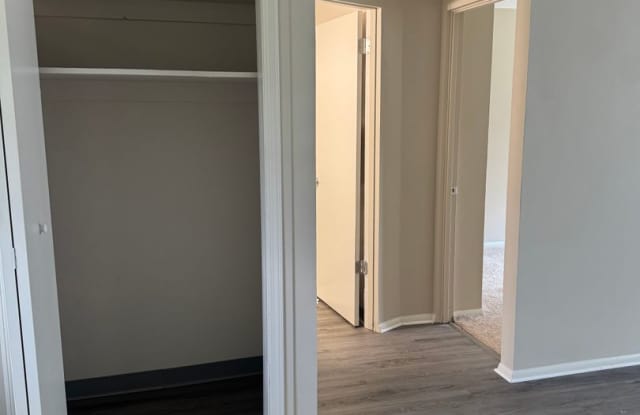 Wyoga Place Apartments - A07 Gallery 4
