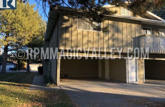 747 Meadows Drive #2, 2 Bed, 1.5 Bath photos photos 747 Meadows Drive #2, 2 Bed, 1.5 Bath photos photos