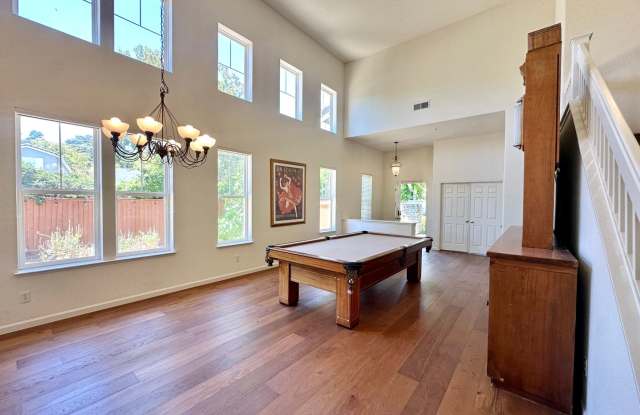Large 5bd/3ba 3500sqft Home in Hamilton, Novato Gallery 4