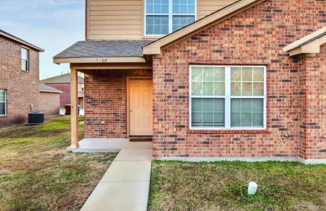 1708 South Waco Street - 1708 South Waco Street, Van Alstyne, TX 75495