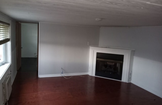 15 W Newport Rd Gallery 3