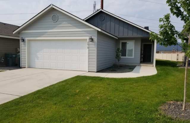 New 3 bedroom 2 bath Home for Rent in the Radiant Lake Estates photos photos