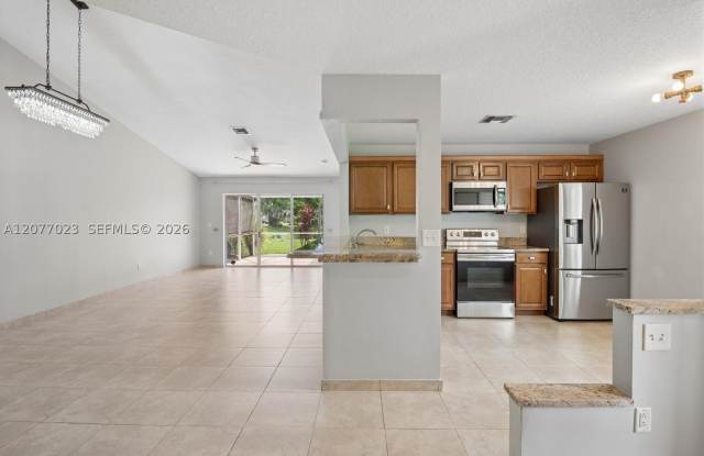 5200 W Lakes Dr Gallery 3