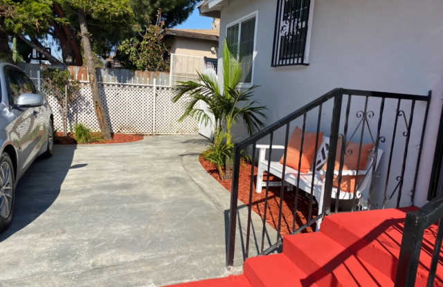 10818 Croesus Ave - 10818 Croesus Avenue, Los Angeles, CA 90059
